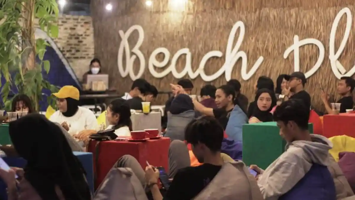 Libur Bersama Lebaran 2022, Warga Luar Daerah Penuhi Kafe di Bandar Lampung