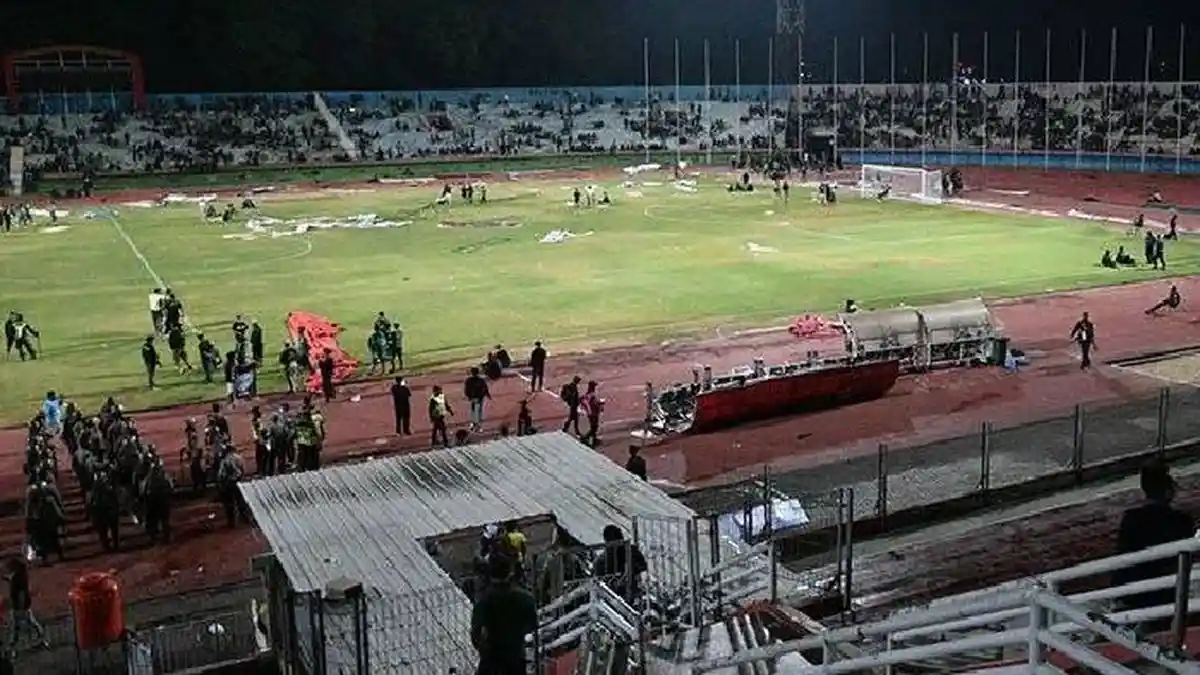 BUNTUT Oknum Bonek Rusuh, CEO Persebaya Mundur dan Janji Perbaiki Stadion Gelora Delta Sidoarjo