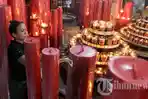 lilin-imlek-di-wihara-dharma-jaya-sin-tek-bio-pasar-baru_20230116_231245.jpg