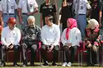 Presiden-Jokowi-dan-Gubernur-Jateng-Ganjar-Pranowo-saat-mengunjungi-SMKN-Jateng-1.jpg
