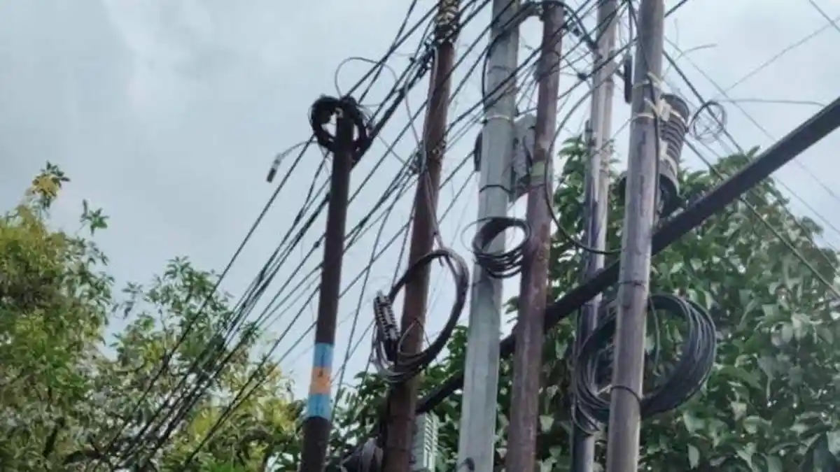 Warga Wonowoso Rejoso Putus Kabel Menjuntai, DPRD Pasuruan Usulkan Raperda Penataan Utilitas