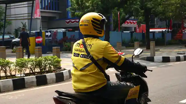 Pilar Penting Transportasi Online: Asuransi Sukarela, Status Kemitraan dan Komisi Aplikasi 15 Persen