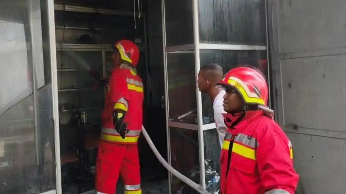 Toko HKM Taylor di Lamteh Banda Aceh Terbakar, Kerugian Capai Puluhan Juta