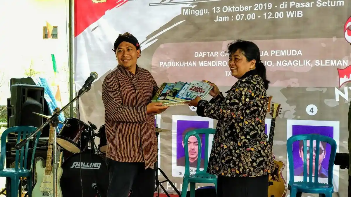 Dinas Perpusda Sleman Donasikan Ratusan Buku untuk Pojok Baca Mendiro