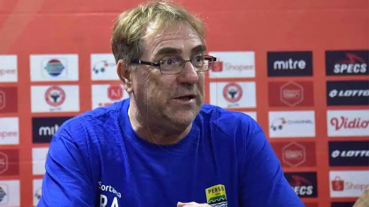 Hadapi Arema FC, Esteban Vizcarra Abesen, Pelatih Persib Robert  Alberts Punya Jurus Baru