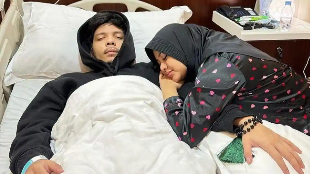 7 Momen Atta Halilintar Terpaksa Dioperasi karena Sakit, Aurel Hermansyah Setia Menemani