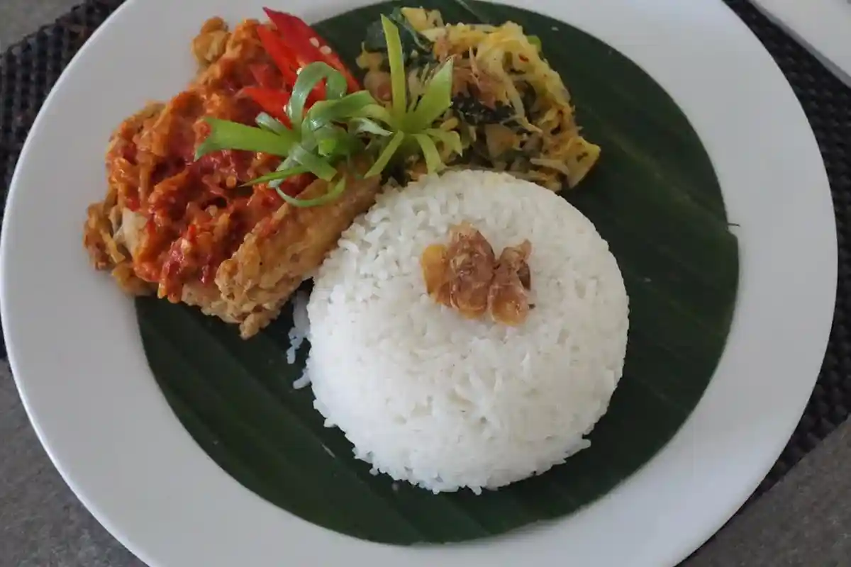 Nikmati Ayam Geprek di Amaris Kupang Cuma Rp40 Ribu