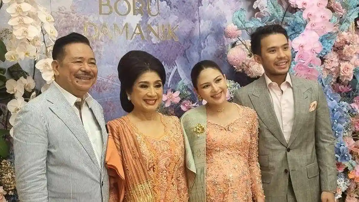 Jessica Mila Rayakan 7 Bulan Kehamilan dengan Adat Batak Mambosuri