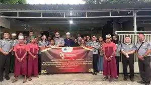 Jajaran-Kanim-Atambua-memberikan-bantuan-sosial.jpg