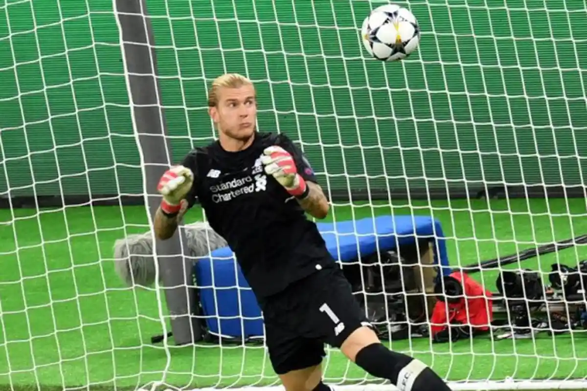 MOMEN Ikonik UCL Real Madrid vs Liverpool - Dua Blunder Karius dan Ramos Jepit Lengan Mo Salah