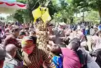 FESTIVAL-BUDAYA-Sejumlah-orang-berdesak-desakan.jpg