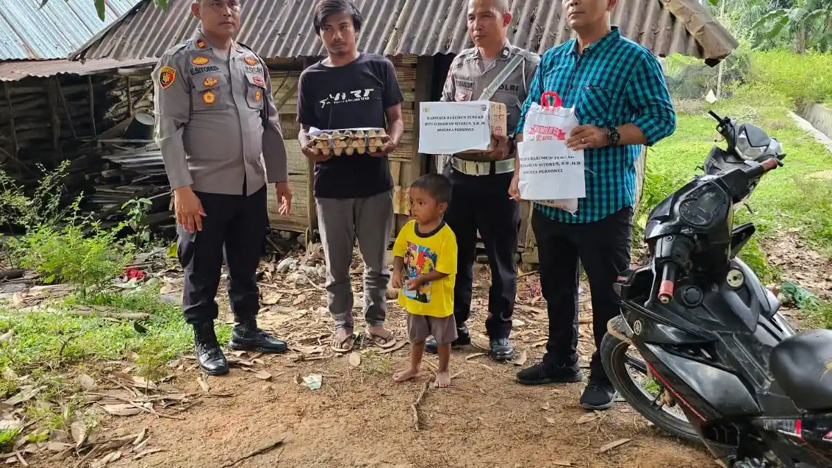 Kapolsek Barumun Tengah Memberikan Bantuan Sembako