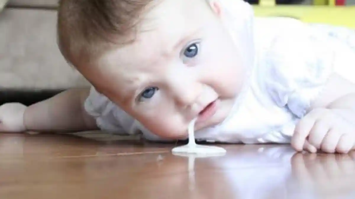 Jangan Panik Ya, Ma! Begini Cara Mengatasi Bayi Gumoh