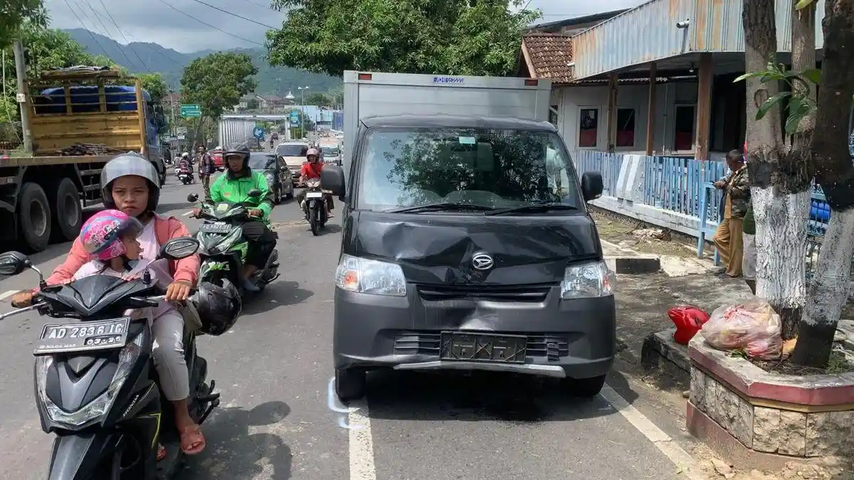 Kecelakaan di Wonogiri: Belok Mendadak, Wanita Lansia Pengendara Motor Tewas Ditabrak Mobil Boks