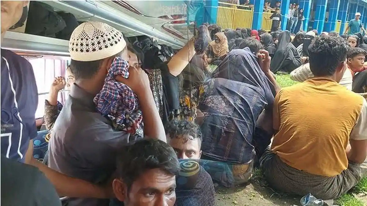 Bus Pengangkut Seratusan Imigran Rohingya Diamankan  di Terminal Langsa,Diduga Bergerak Dari Bireuen