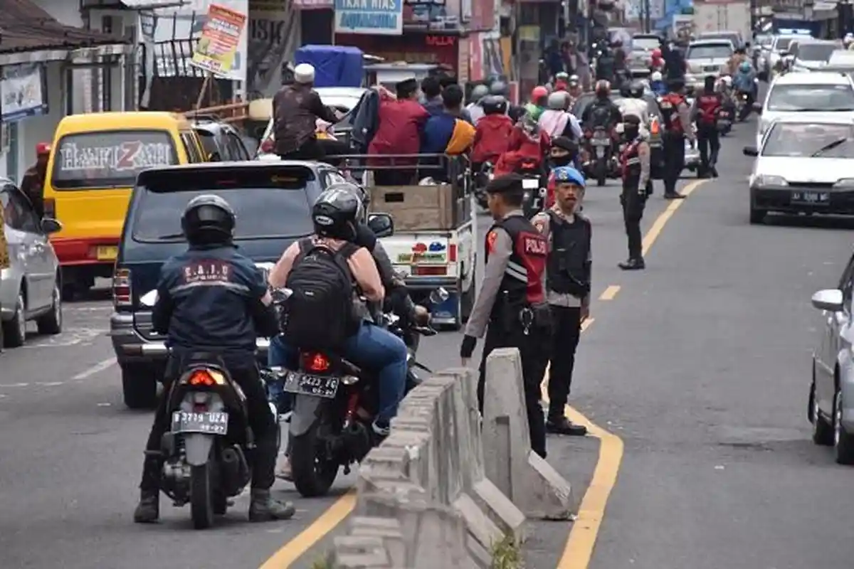 Lalu Lintas Simpang Kertek Wonosobo Ramai, Kendaraan ke Banjarnegara Dialihkan ke Jalur Alternatif