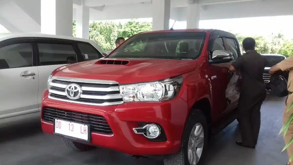 Cari Suasana Baru, Bupati Pangkep Pakai Mobil Truk ke Kantor - bupati-pangkep-naik-truk_20160413_173945.jpg