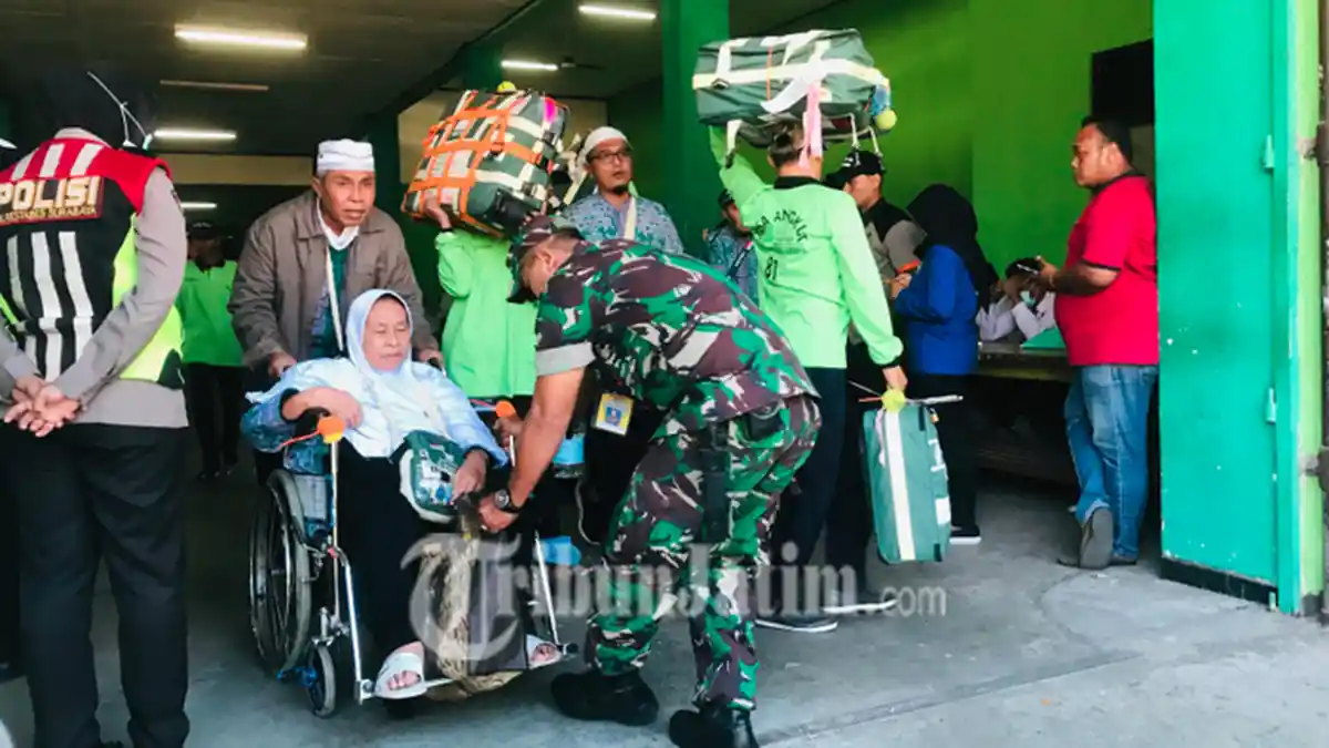 Jemaah Haji Debarkasi Surabaya Sampai di Bandara Juanda Hari Ini