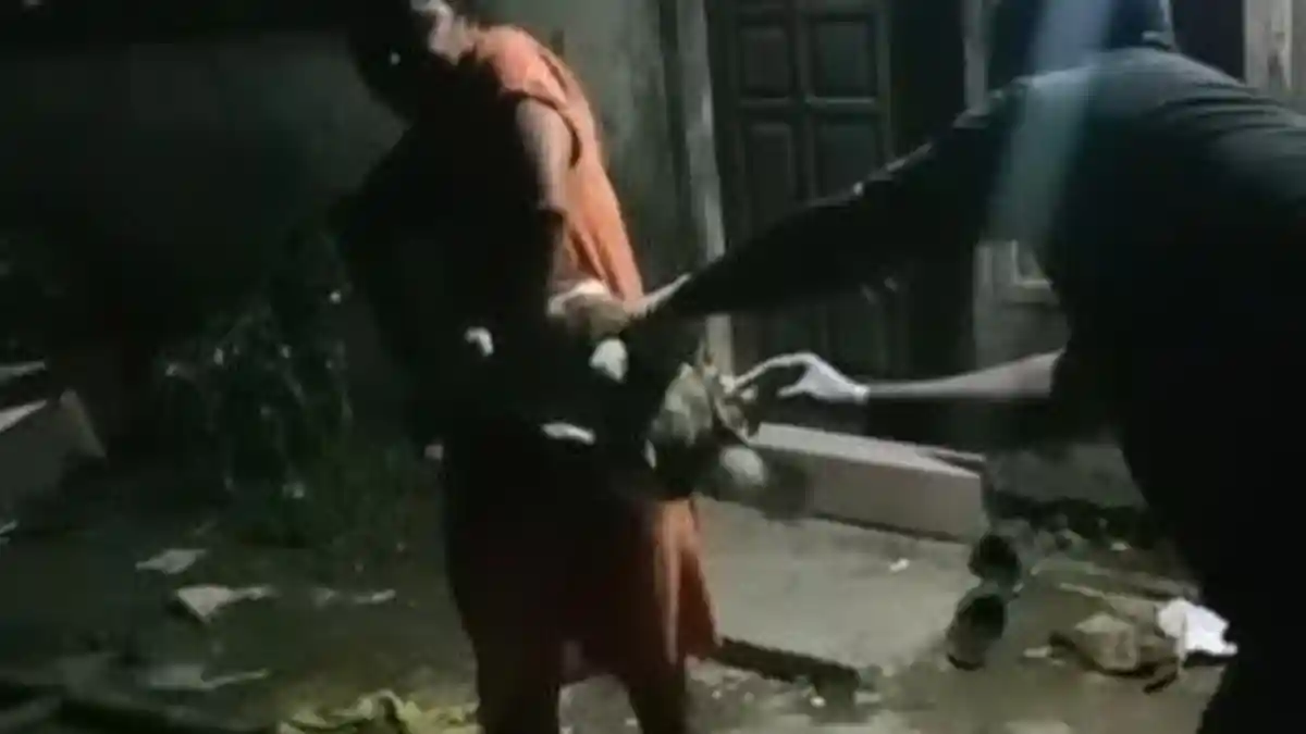 Petugas Vaksinator Kebut Vaksin HPR di Palue Sikka Hingga Larut Malam