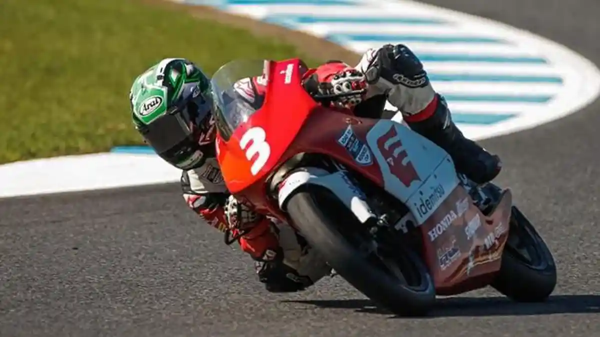 Bendera Merah Putih Berkibar, Veda Raih Podium Tertinggi Kejuaraan Balap IATC