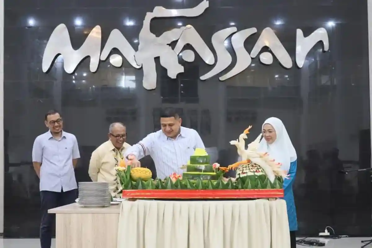 135 Siswa SD Inpres Cambaya Dapat Seragam Gratis dari Pemkot Makassar-Citra Land City-Bank Sulselbar