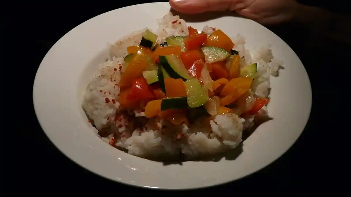 Arti Mimpi Makan Nasi Ternyata Pertanda Adanya Kabar Duka, Mulai Nasi dari Hajatan