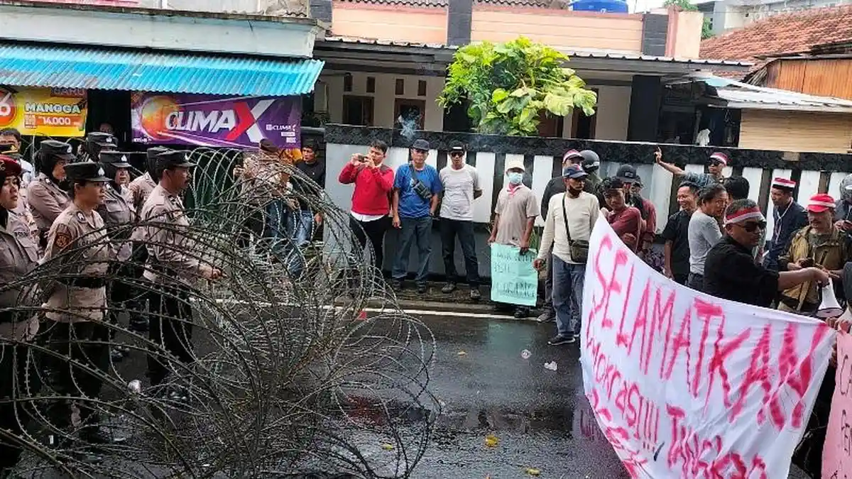 Breaking News Puluhan Massa Demo Bawaslu Lampung, Minta Usut Dugaan Kecurangan Pemilu