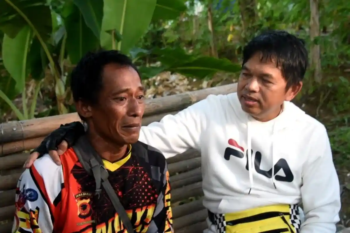 Mang Budi Petugas Sampah Teladan, Rawat Bayi yang Dibuang hingga Dewasa, Tolak Uang Dedi Mulyadi