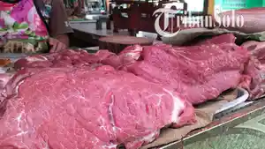 Daging-sapi-yang-dijual-Suprihatin-di-Pasar-Bunder.jpg