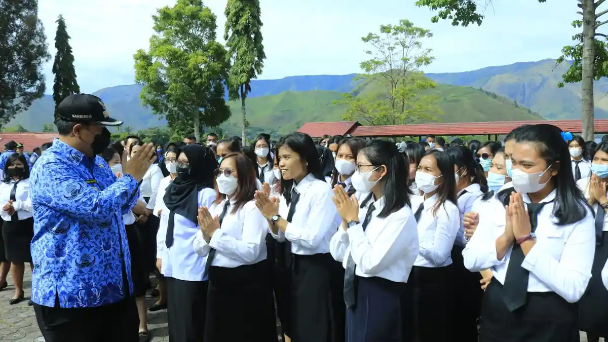 222 CPNS Kabupaten Samosir Girang Terima SK dari Bupati