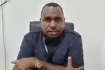 Ketua-Bawaslu-Papua-Barat-Elias-Idie-saat-diwawancarai-Tribunpapuabaratcom.jpg