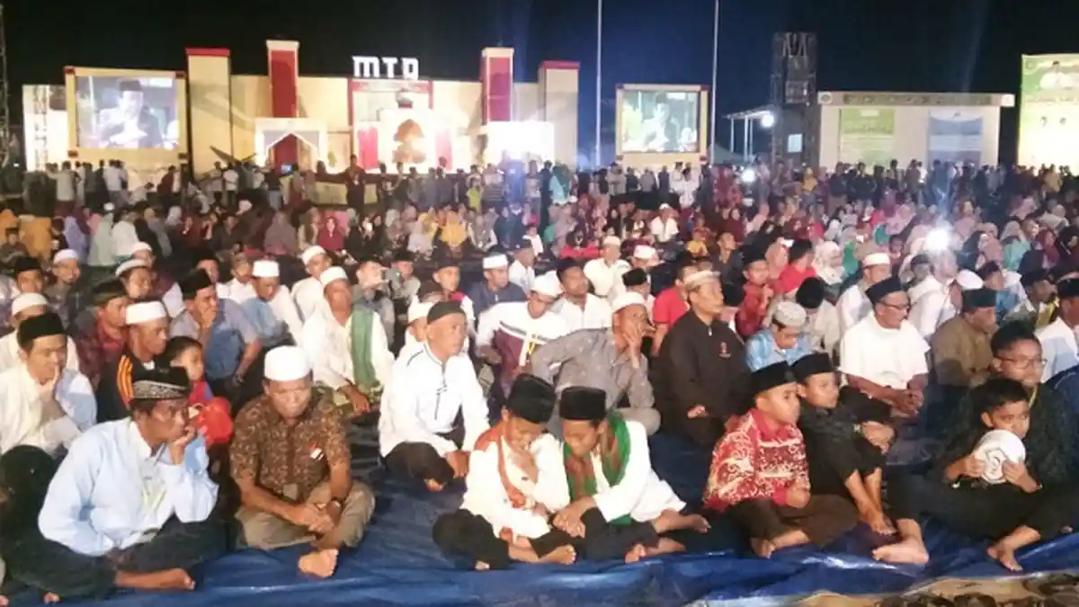 Ribuan Warga Terkesima Lantunan Tilawah Ayat Al-Quran H Muammar ZA