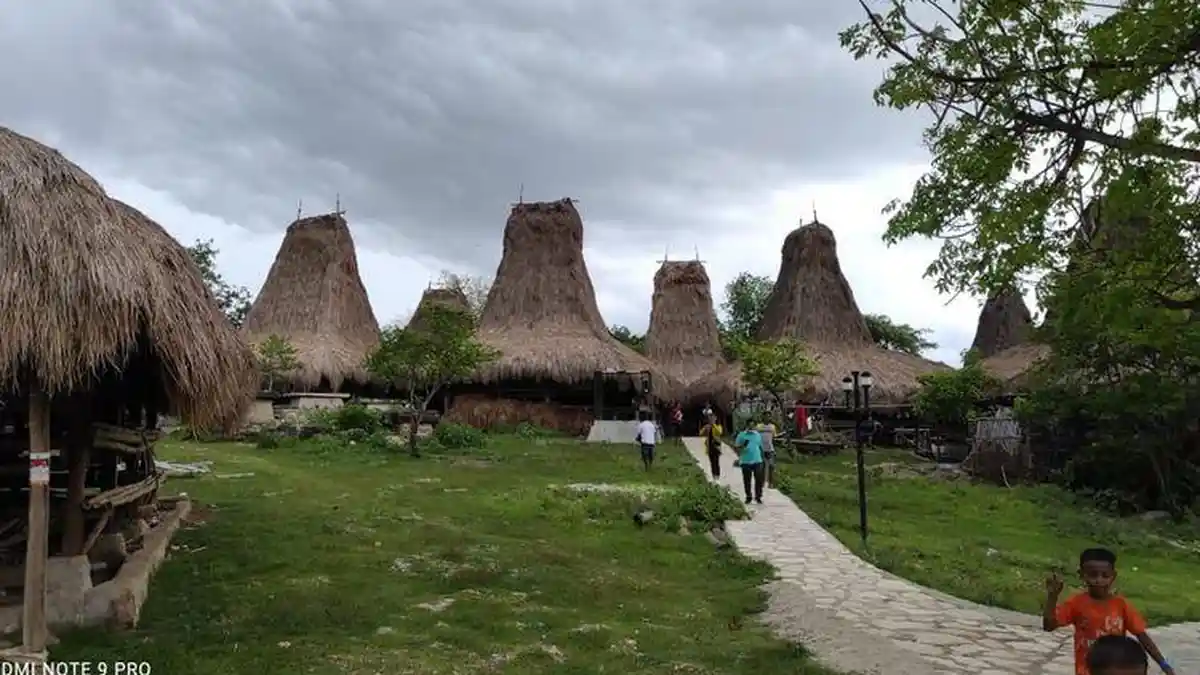 Wisata NTT, Kampung Adat Waru Wora, Sisi Lain Keidahan Budaya Sumba Barat-NTT