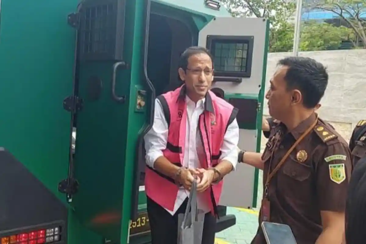 Dengan Tangan Diborgol, Nadiem Makarim Kenang Jasa Guru: Sah Jadi Tersangka Korupsi Laptop