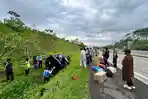 EVAKUASI-KORBAN-KECELAKAAN-TOL-L.jpg