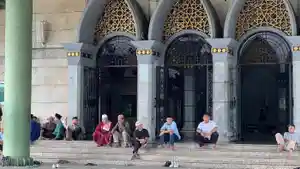 teras-Masjid-Agung-Nurul-Ikhlas-Kota-Cilegon.jpg