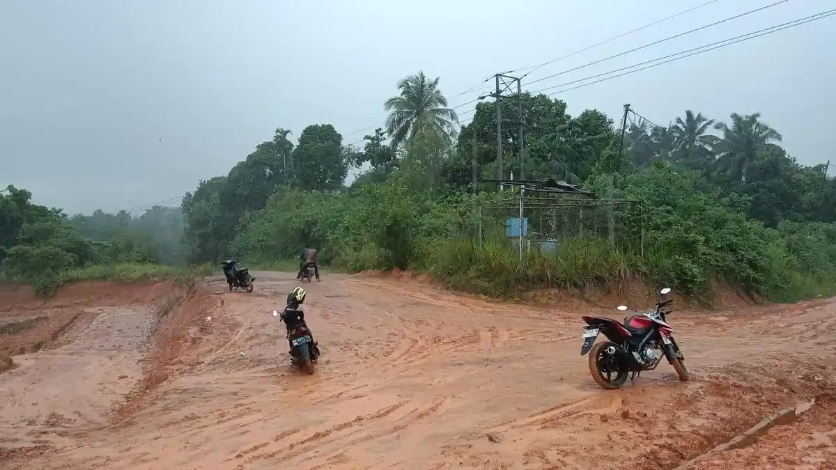 Mayat Pria di Bawah Trafo Listrik di Kenali Asam Atas Jambi Diduga Tersengat Listrik