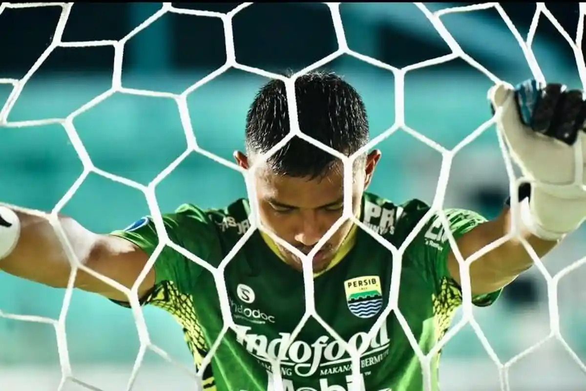 Babak Pertama, Kiper Persib Bandung Bekerja Keras Menahan Gempuran Borneo FC, Jebol Juga Sekali