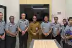 Sahata-Marlen-Situngkirdan-Kepala-Disparekraf-Provinsi-Papua-Barat-Daya-Yusdi-N-Lamatenggo.jpg