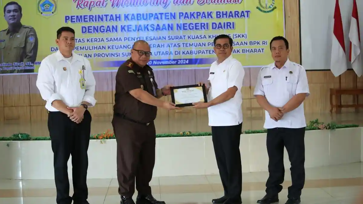 Perkuat Kerja Sama, Pemkab Pakpak Bharat Berikan Penghargaan kepada Kejaksaan Negeri Dairi