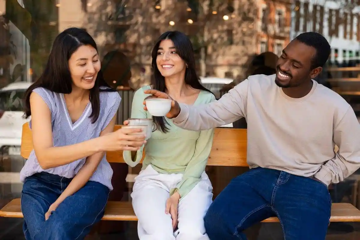 25 Pantun Berbalas Lucu, Mainkan bareng Teman atau Sahabat biar Suasana Tongkrongan Nggak Boring