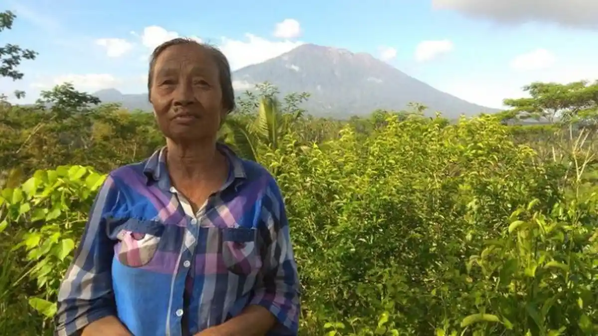 Kisah Pengungsi Gunung Agung 1963 : Bumi Hitam, Semua Gelap, Penuh Abu