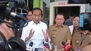 Presiden-Joko-Widodo-Jokowi-diwawancara-saat-kunjungan-kerja-ke-RSUD-Rupit.jpg