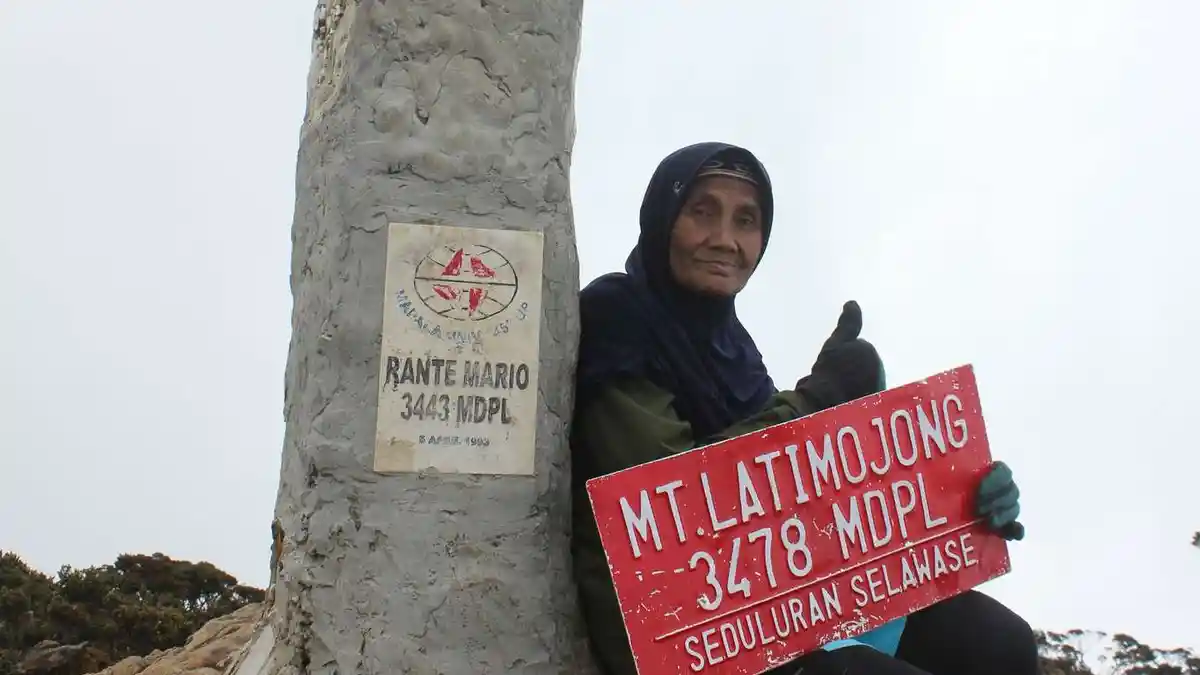 Mbah Yuni, Wanita Pendaki Usia 70 Tahun Berhasil Capai Puncak Gunung Slamet
