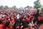 Penampilan-Masitoh-Bintang-Pantura-Hibur-Peserta-Jalan-Sehat-Kapal-Api-Tribun-Lampung.jpg