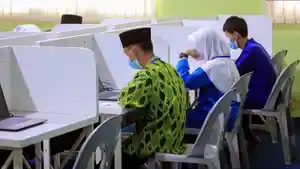 Siswa-kelas-8-mengikuti-Asesmen-Nasional-Berbasis-Komputer.jpg