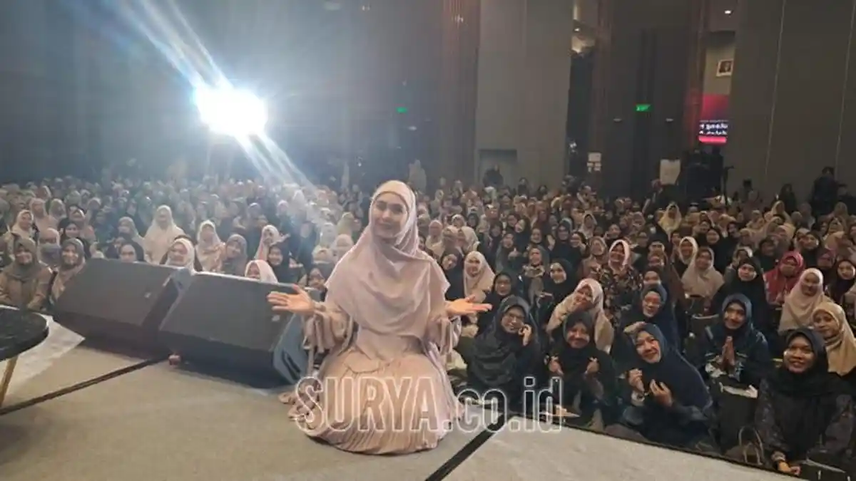Oki Setiana Dewi Ajak Jamaah di Surabaya Restart Your Heart