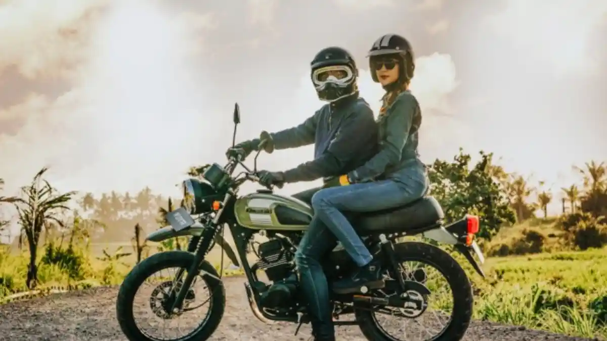 TRIBUNWIKI - 6 Perbedaan Kawasaki W175TR dengan W175, Simak!