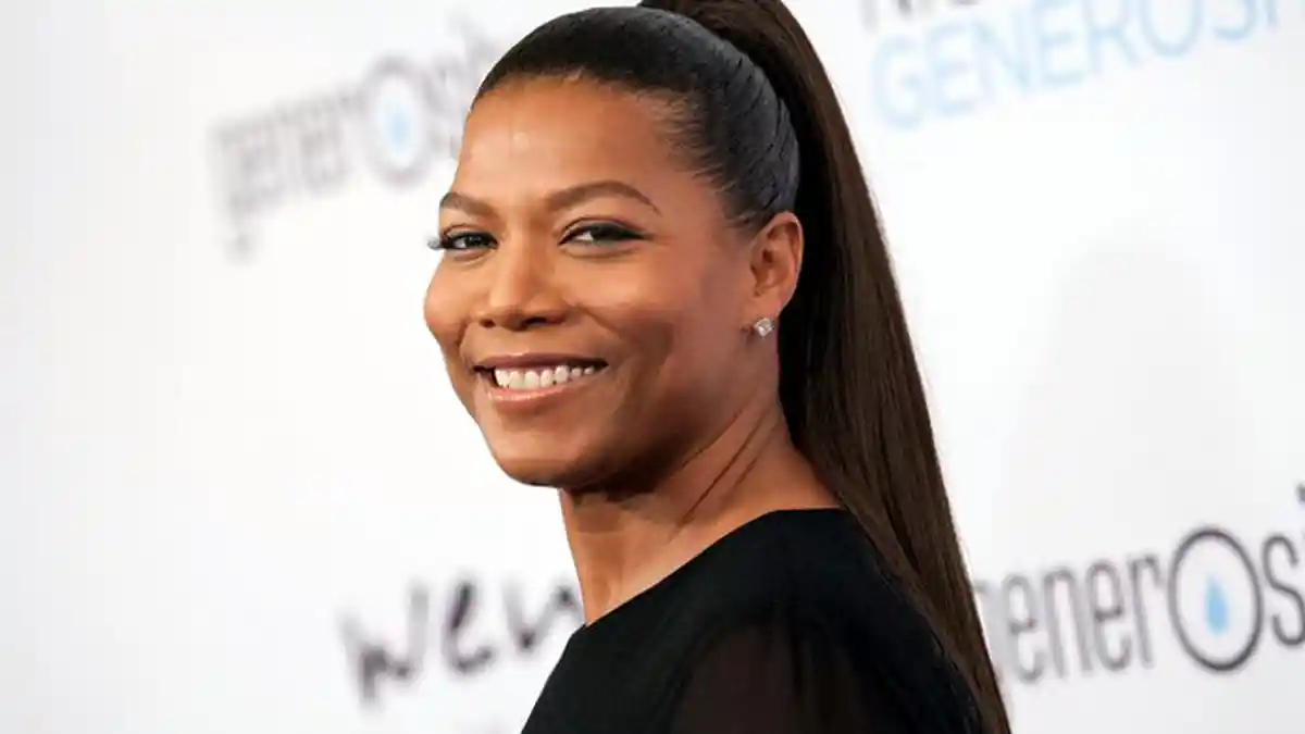 Isi Tas Queen Latifah dari Pisau Kecil Sampai Kitab Suci