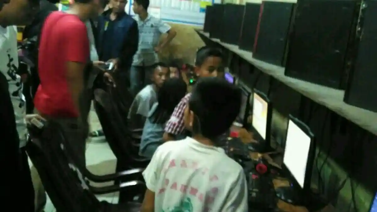 7 Bocah Kedapatan Buka Situs Porno dan Main Judi Online